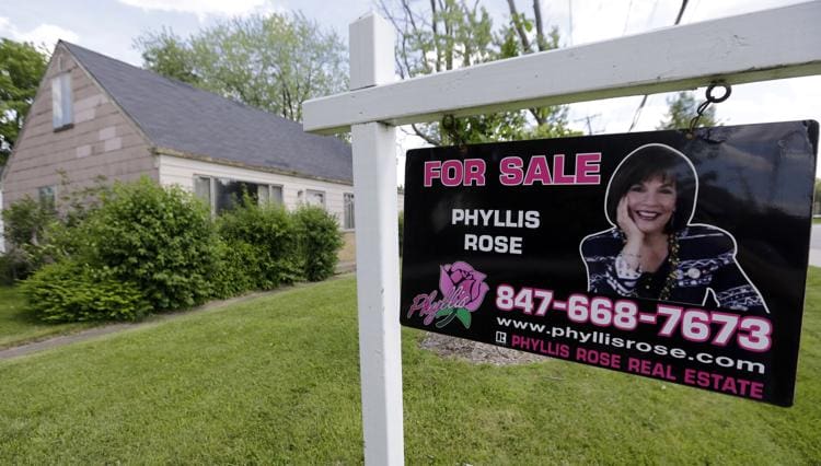 Realtors: Signs point to housing prices coming down in Illinois